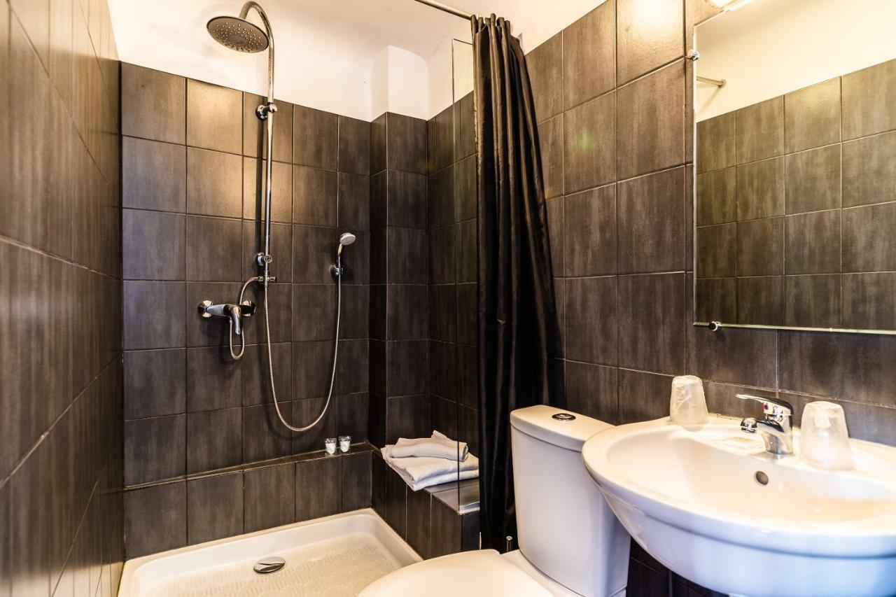 Hotel Le Port Neuf Байон Екстериор снимка